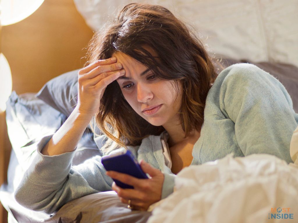 Reasons To Avoid Taking Smartphone To Bed