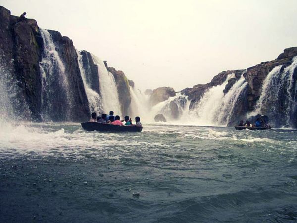 Hogenakkal Falls Beautiful Place in India