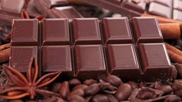 Top 10 Delicious Dark Chocolate Benefits