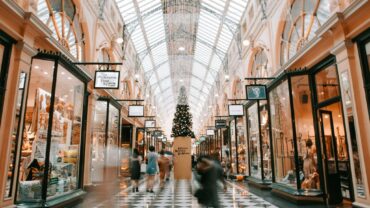 Captivating Holiday Shoppers Through Conversational Messaging